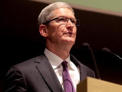 El consejero delegado de Apple, Tim Cook, durante su visita a Europa esta semana.