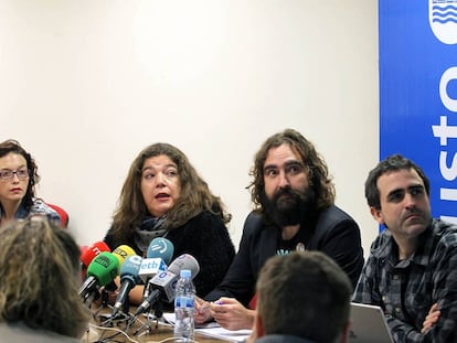 María Silvestre, Brauli Gómez y Xabier Landabidea, en la presentación del último Deustobarómetro.