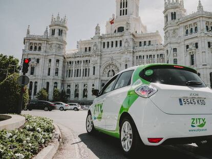 Coche de Zity circulando por Madrid.