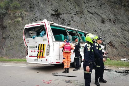accidente de un bus turístico en la vía Bogotá-La Vega