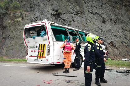 accidente de un bus turístico en la vía Bogotá-La Vega