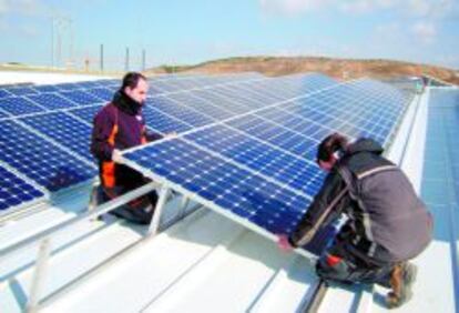 Instalación de paneles solares en Navarra.