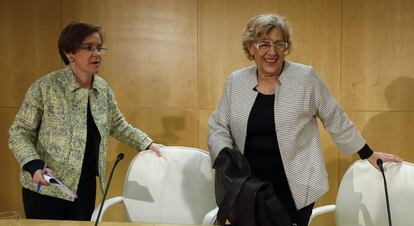 Purificación Causapié con Manuela Carmena.