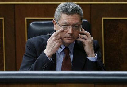 El ministro de Justicia, Alberto Ruiz-Gallard&oacute;n, durante un pleno en el Congreso.