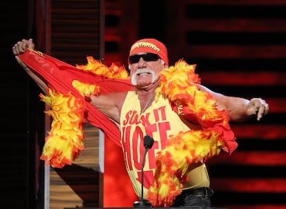 Hulk Hogan actúa sobre el escenario durante el Roast de David Hasselhoff de Comedy Central, el 1 de agosto de 2010 en Culver City, California, Estados Unidos.