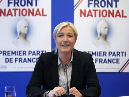 La presidenta del Frente Nacional, Marine Le Pen, en una rueda de prensa en Nanterre.