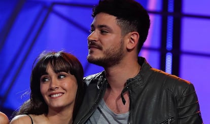 Aitana Ocaña y Luis Cepeda, en la gala final de 'Operación Triunfo 2017', el 5 de febrero en Barcelona.