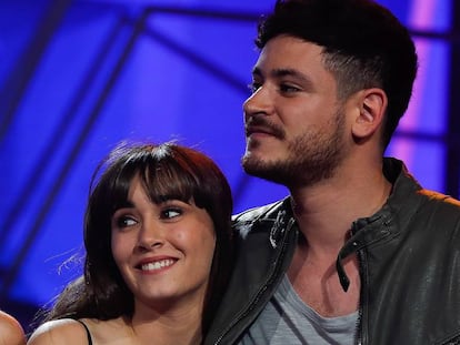 Aitana Ocaña y Luis Cepeda, en la gala final de 'Operación Triunfo 2017', el 5 de febrero en Barcelona.