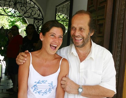 Paco de Lucía se reunió en julio de 2004 con amigos como la bailaora Sara Baras en Castellar de la Frontera, Cádiz, para celebrar el fallo del jurado del premio Príncipe de Asturias de las Artes.