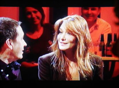 Carla Bruni fue entrevistada la noche del 16 de septiembre en la televisin britnica junto al grupo de rock Metallica