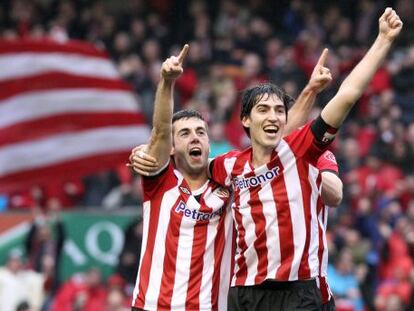 Susaeta e Iraola festejan uno de los goles del Athletic a la Real Sociedad.