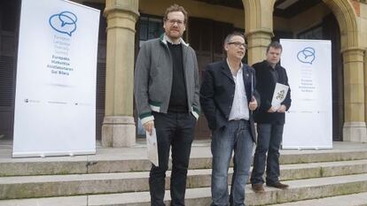 Pablo Berástegui, director de San Sebastián, junto al coordinador de Kontseilua, Paul Bilbao, en marzo de este año tras la presentación de la cumbre sobre lenguas minorizadas.