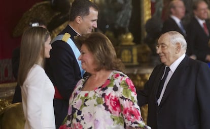 Isidoro Álvarez presidente del grupo El Corte Inglés y su esposa.