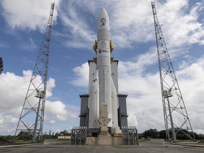 Ariane 6, en la plataforma de lanzamiento del Puerto Espacial Europeo de Kourou (Guayana Francesa)