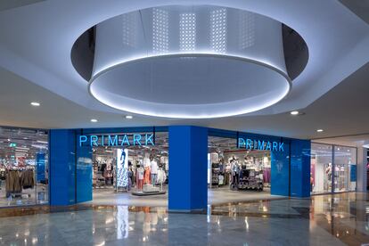 Tienda de Primark en el centro comercial Bahía Sur de San Fernando (Cádiz).