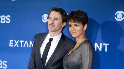 Olivier Martinez y Halle Berry en el estreno de la serie 'Extant', el 16 de junio de 2014, en Los Ángeles (California).