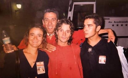 De izquierda a derecha, Sonia Vellón Suárez, Javier Adrados, Nacho Cano y Mario Vaquerizo, tras un concierto de Mecano en Las Ventas en 1992.