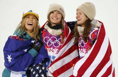La australiana, y medalla de plata, Torah Bright, la campeona olímpica Kaitlyn Farrington y la medallista de bronce Kelly Clark. Todas de snowboard. 