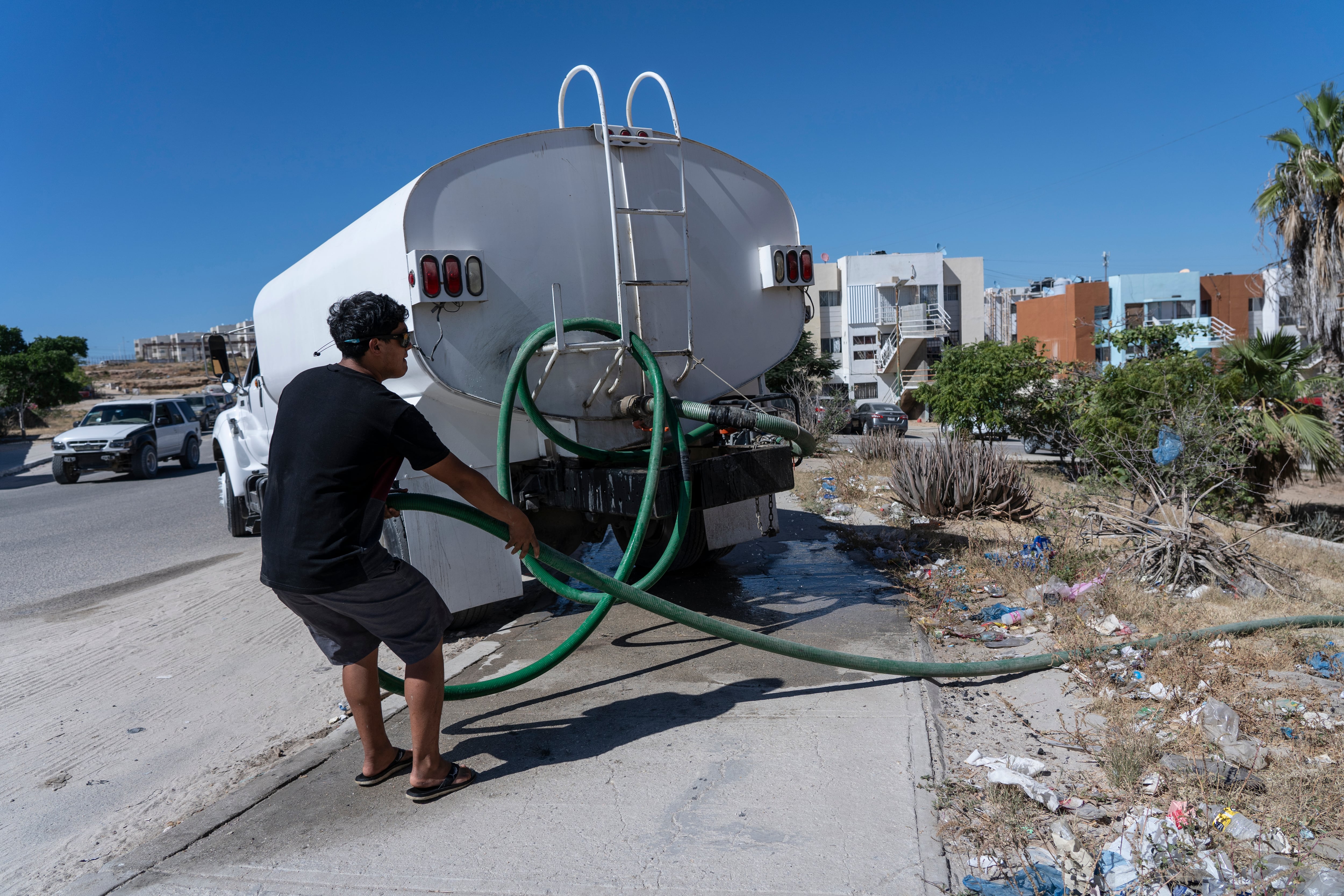 La ‘mafia del agua’ de Los Cabos: campos de golf para turistas y barrios muertos de sed