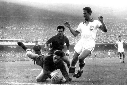 Ramallets hace una parada ante Brasil en Maracaná 1950. España perdió por 6- 1.