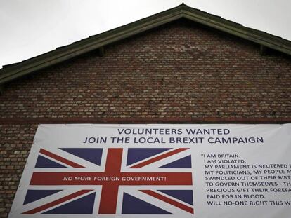 Uno de los carteles usados para exhortar a la población de Altrincham (Gran Bretaña) a apoyar la campaña contra la UE.