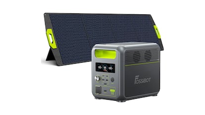 Baterías solares portátiles sobre fondo blanco.