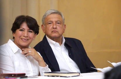 Andrés Manuel López Obrador y Delfina Gómez, este martes.