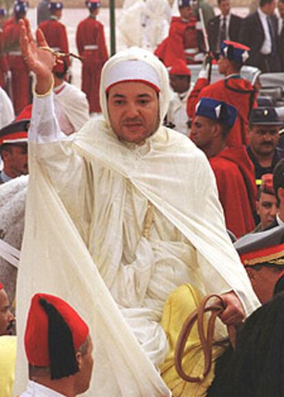El rey Mohamed VI, durante una visita al Sáhara en 2001.