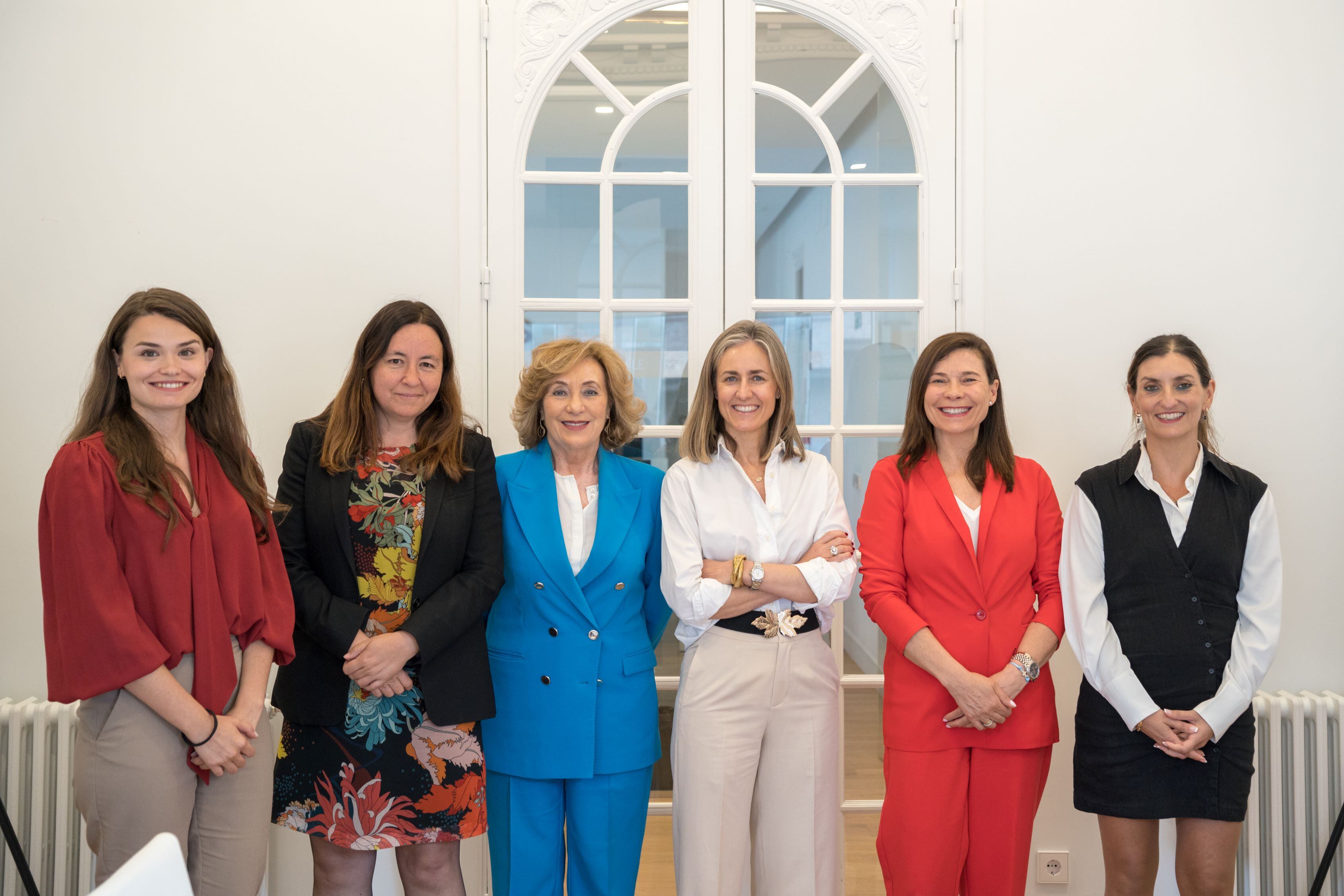 De izquierda a derecha: Celia Herrero, Ester Navas, Consuelo Abril, Teresa Parada, Pilar Menor y Sara Giménez.