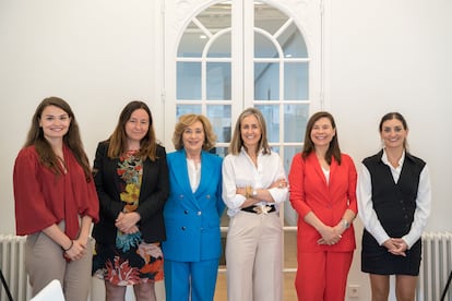 De izquierda a derecha: Celia Herrero, Ester Navas, Consuelo Abril, Teresa Parada, Pilar Menor y Sara Giménez.