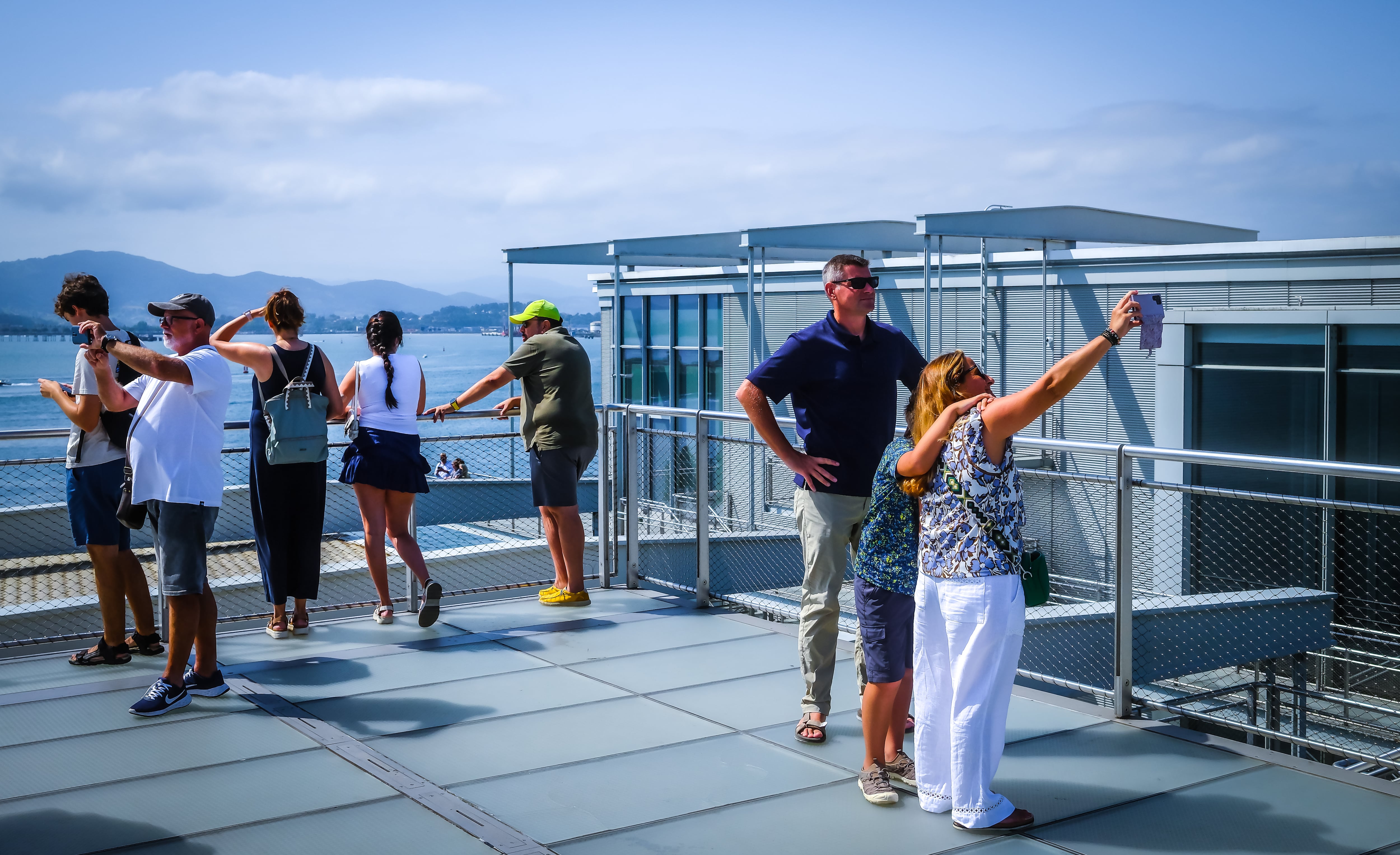 Turistas en el Centro Botín de Santander, el día 10.