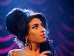 UNITED KINGDOM - MAY 28:  SHEPHERD'S BUSH EMPIRE  Photo of Amy WINEHOUSE, Amy Winehouse performing on stage  (Photo by Chris Christoforou/Redferns)