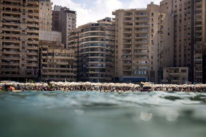 Vista de una playa pública en Alejandría (Egipto).