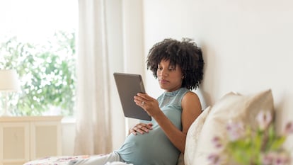 La lectura nos puede abrir un mundo de ficción, pero también mostrarnos la realidad, y la maternidad no escapa de ello.