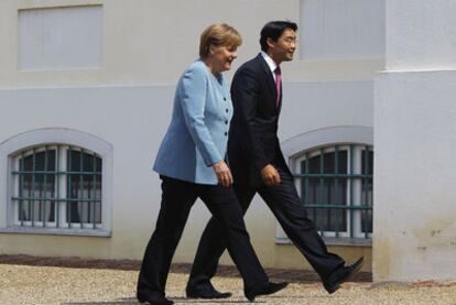 La canciller, Angela Merkel, y el líder de los liberales, Philipp Rösler, el miércoles en Berlín.