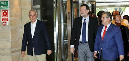 Arenas, Rajoy y Zoido, antes de la junta directiva nacional.