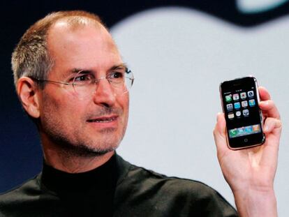 Steve Jobs con iPhone 2G