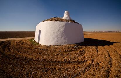 La técnica arquitectónica de piedra seca fue utilizada en el siglo XIX para levantar los bombos de Tomelloso, refugios para campesinos.