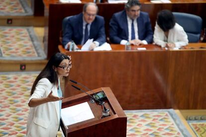 Sol Sánchez, portavoz de Izquierda Unida, en un momento de su intervención en la Asamblea de Madrid.