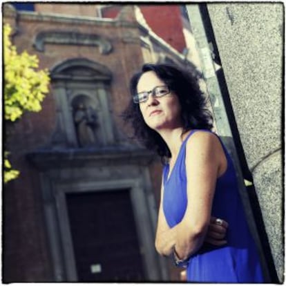 Marta Sanz frente a la iglesia de San Antonio de los Alemanes.