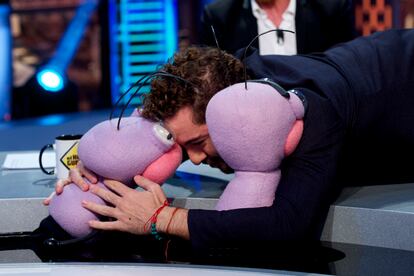 MADRID, SPAIN - DECEMBER 11:  Spanish singer David Bisbal attends 'El Hormiguero' Tv show at Vertice Studio on December 11, 2014 in Madrid, Spain.  (Photo by Juan Naharro Gimenez/WireImage)