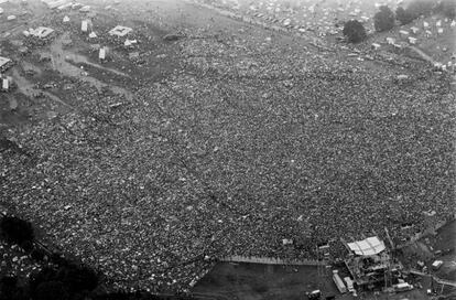 Woodstock fue el primer macrofestival de nuestra memoria, un símbolo de la contracultura y un legado para quienes aman la música por encima de todas las cosas. 450.000 jóvenes norteamericanos acudieron a tres días consecutivos de rock en una granja de 240 hectáreas en una localidad del Estado de Nueva York.