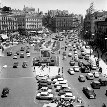 Aspecto de la puerta del Sol en junio de 1967. EFE