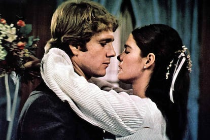 Ryan O'Neal y Ali MacGraw en Love Story (Arthur Hiller, 1970).