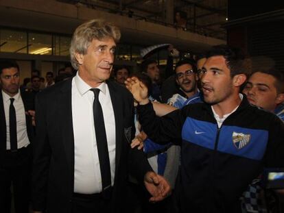 Pellegrini, aclamado por la afición al llegar en la pasada madrugada a Málaga