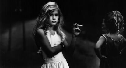 Candy Cigarette, fotograf&iacute;a realizada por Sally Mann. 