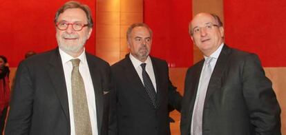 Juan Luis Cebrián, Ignacio Polanco y Antonio Brufau, en los premios a la innovación empresarial