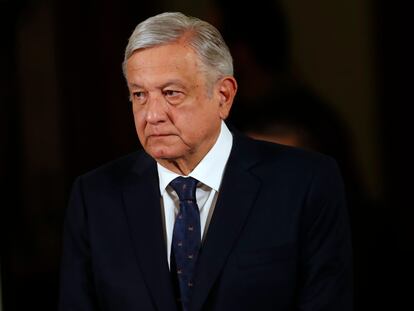 Andrés Manuel López Obrador llega a su conferencia matutina de este martes en el Palacio Nacional.