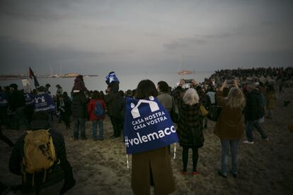 La manifestaci ha acabat a la platja de la Barceloneta.