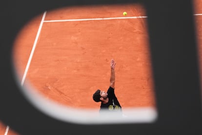 Alcaraz, durante un entrenamiento en la Chatrier.